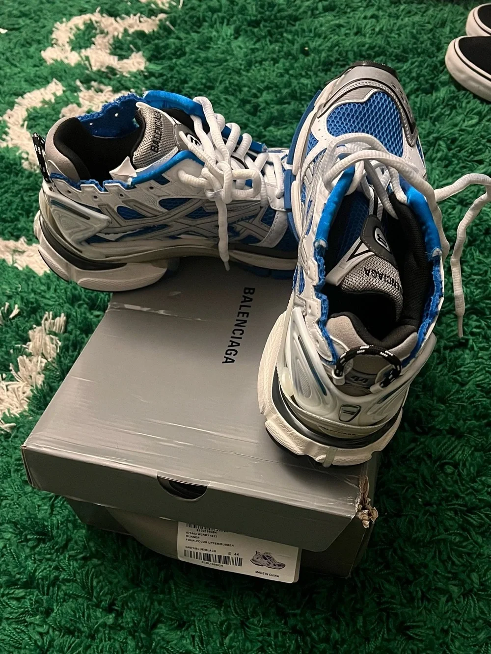 Balenciaga runner size 44/ size 11 🔥🔥